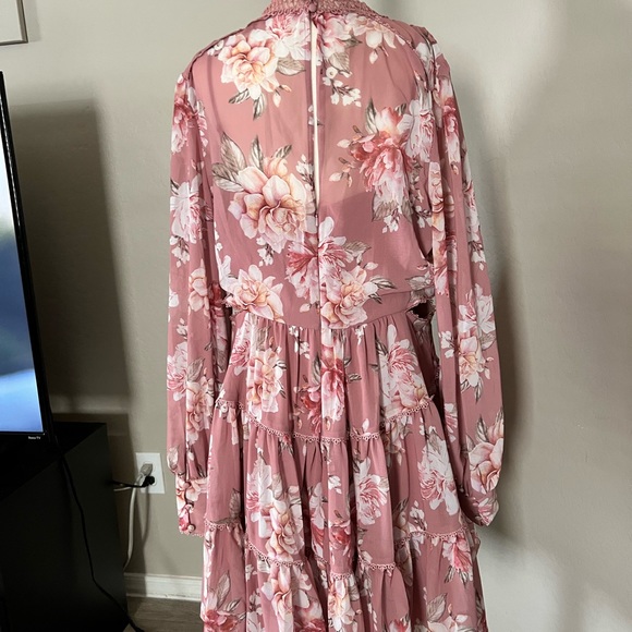 Dress - Picture 5 of 5